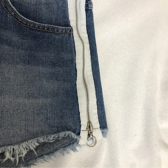 GUESS Cut Off Side Zippers Jean Shorts 90’s Size 28 - Picture 4 of 5